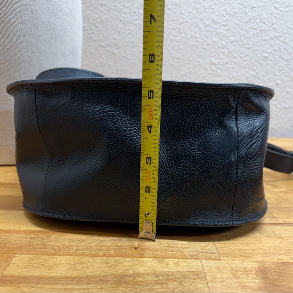 Lo & Sons The Claremont Black Leather Crossbody Camera Bag Gold Turn-Lock - Picture 9 of 9